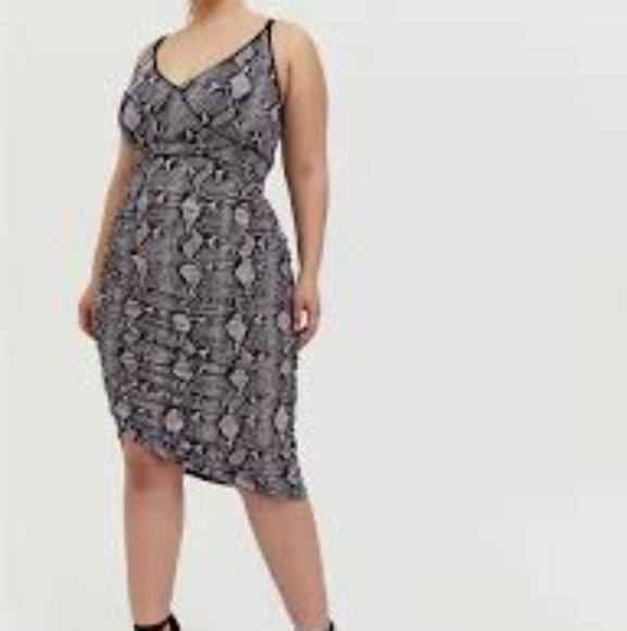 torrid Dresses & Skirts - 3/$20🎄 NWOT Torrid Purple Snakeskin Bodycon Midi Cocktail Dress 2X